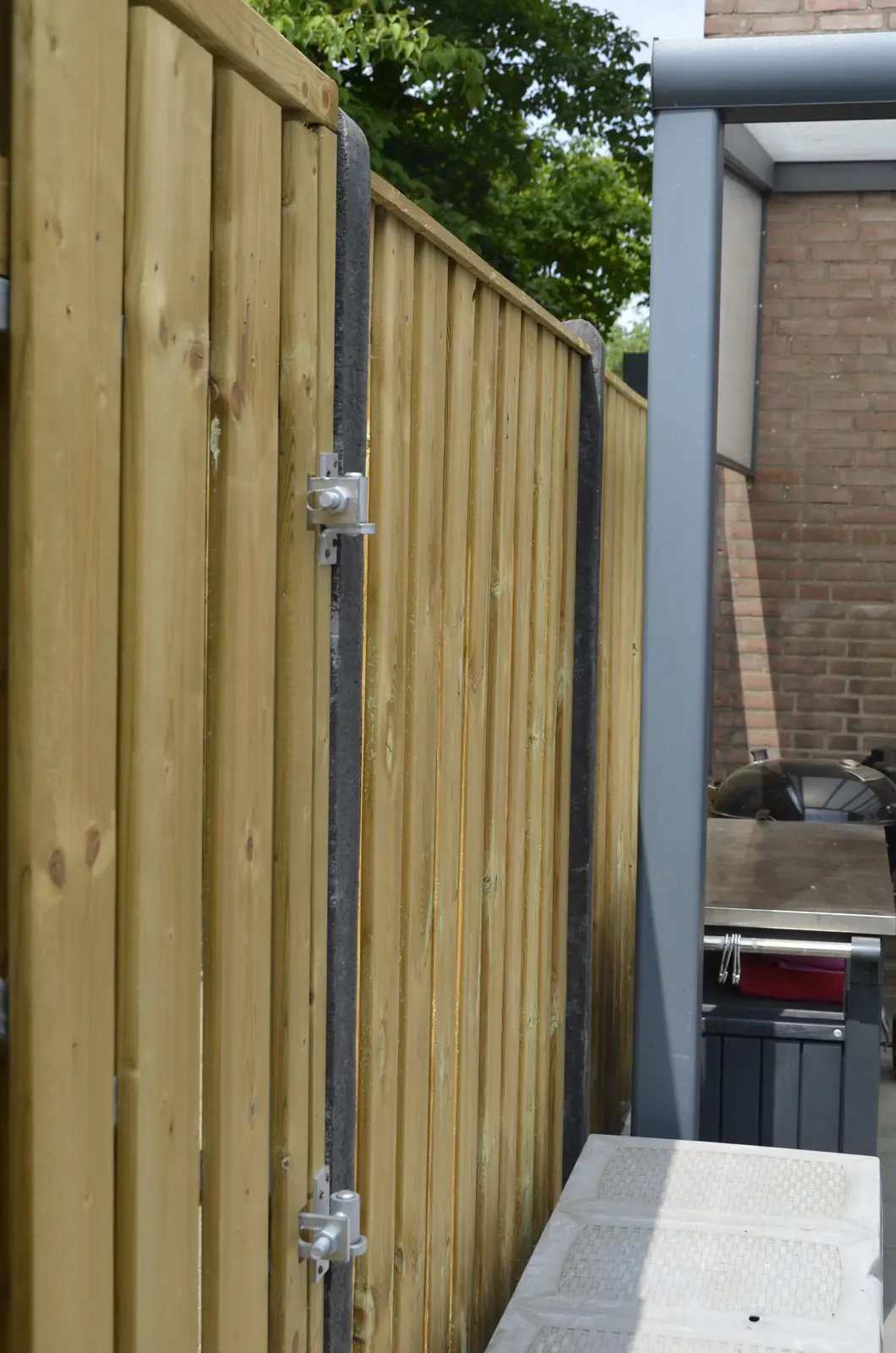 De veranda staat, het terras eromheen moet nog